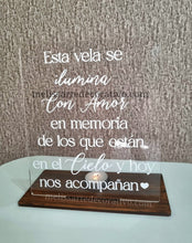 Cargar imagen en el visor de la galería, Letrero En Memoria “Esta vela se ilumina con amor en memoria” en Acrílico