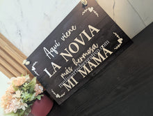 Cargar imagen en el visor de la galería, Aquí viene la novia más hermosa mi mamá ✨ Impreso
