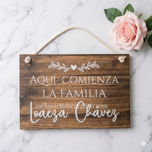 Cargar imagen en el visor de la galería, Pajecito Aquí comienza la familia ✨ Impreso
