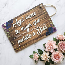 Cargar imagen en el visor de la galería, Pajecito "Aquí viene la mujer que pediste a Dios"  ✨ Detalles resaltados
