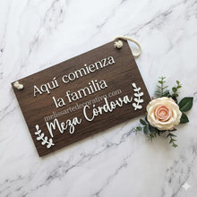 Cargar imagen en el visor de la galería, Pajecito Aquí comienza la familia ✨ Impreso
