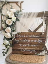Cargar imagen en el visor de la galería, En honor / memoria 🕊️ Desde la distancia ... ❤️ Letrero Impreso
