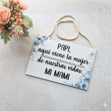 Cargar imagen en el visor de la galería, Pajecito Aquí Viene la Mujer de Nuestras Vidas ✨ Impreso
