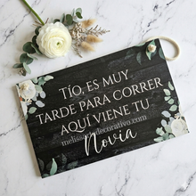Cargar imagen en el visor de la galería, Pajecito Es muy tarde para correr aquí viene la novia ✨ Impreso
