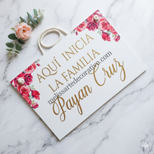 Cargar imagen en el visor de la galería, Pajecito Aquí inicia la familia ✨ Impreso
